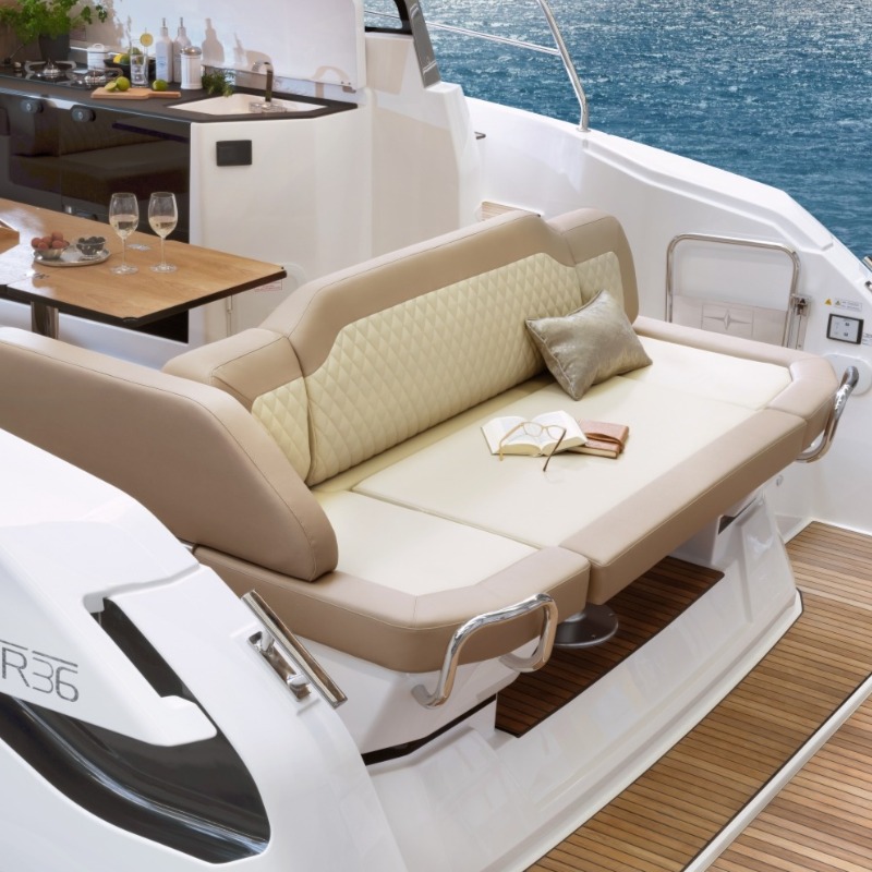 Bavaria SR38, owner's cabin