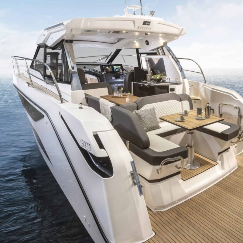 Bavaria SR35, open room design