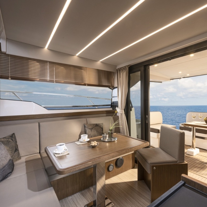 Bavaria VIRTESS 420 Flybridge, yacht