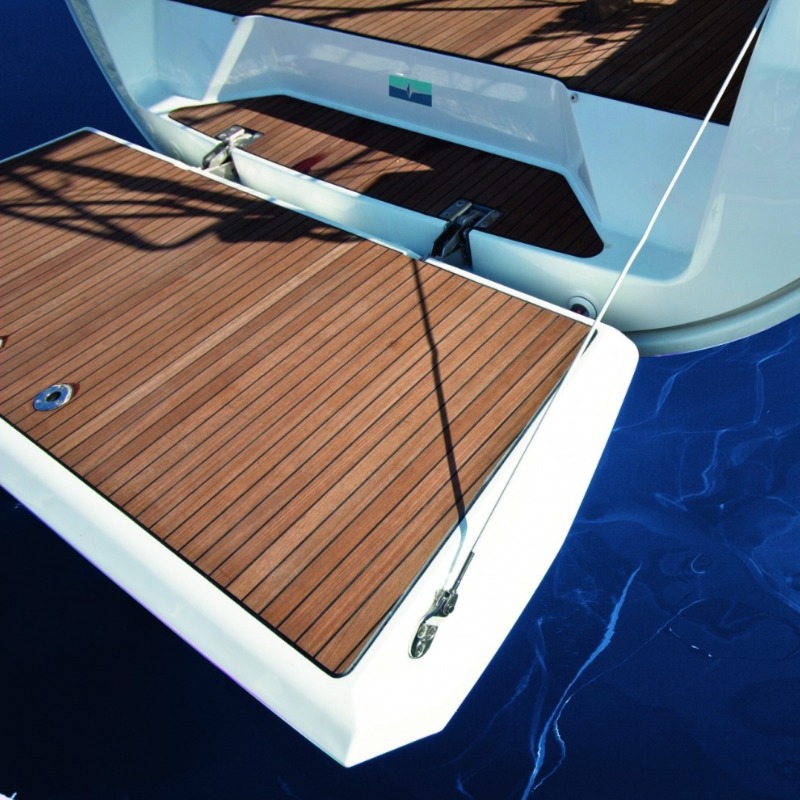 Bavaria Cruiser 34, bathing platform