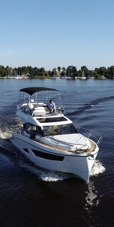 Parker Monaco Flybridge 