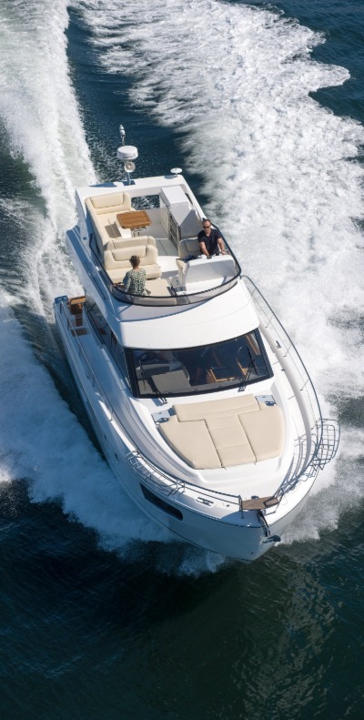 Bavaria VIRTESS 420, flybridge 